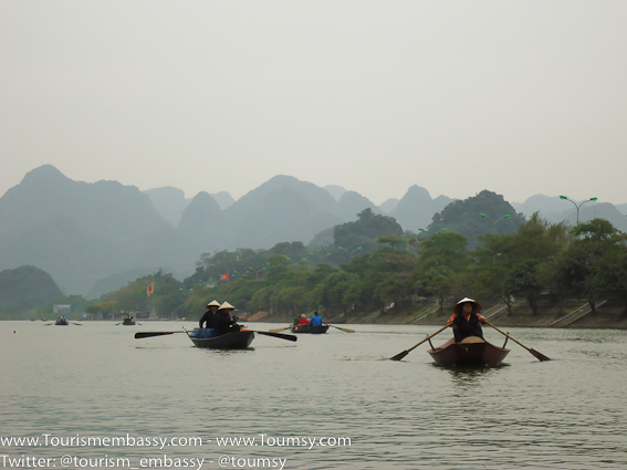 Perfume Pagoda tour river boat